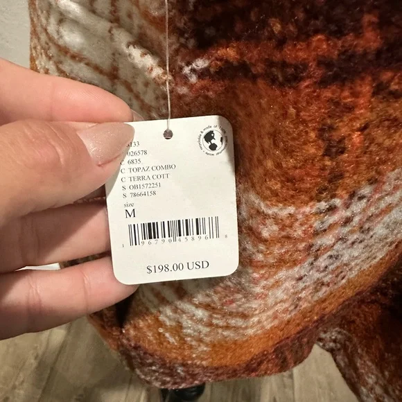 🆕 Free People Wrapped Up Blanket Vest- Topaz Combo - Picture 8 of 11